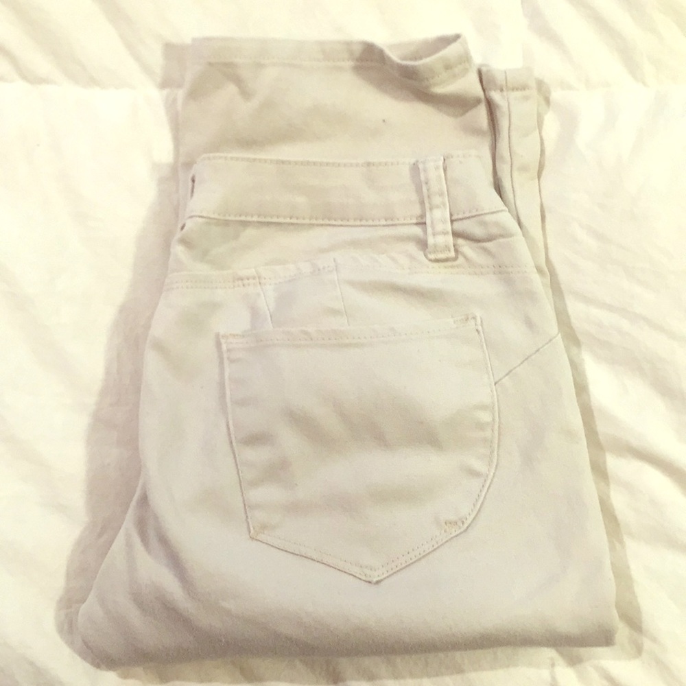 Hybrid & company cream colored capris